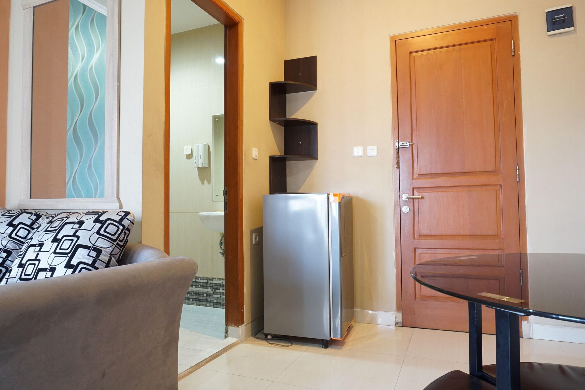 Отель Reddoorz Near Kemang Square Джакарта Экстерьер фото