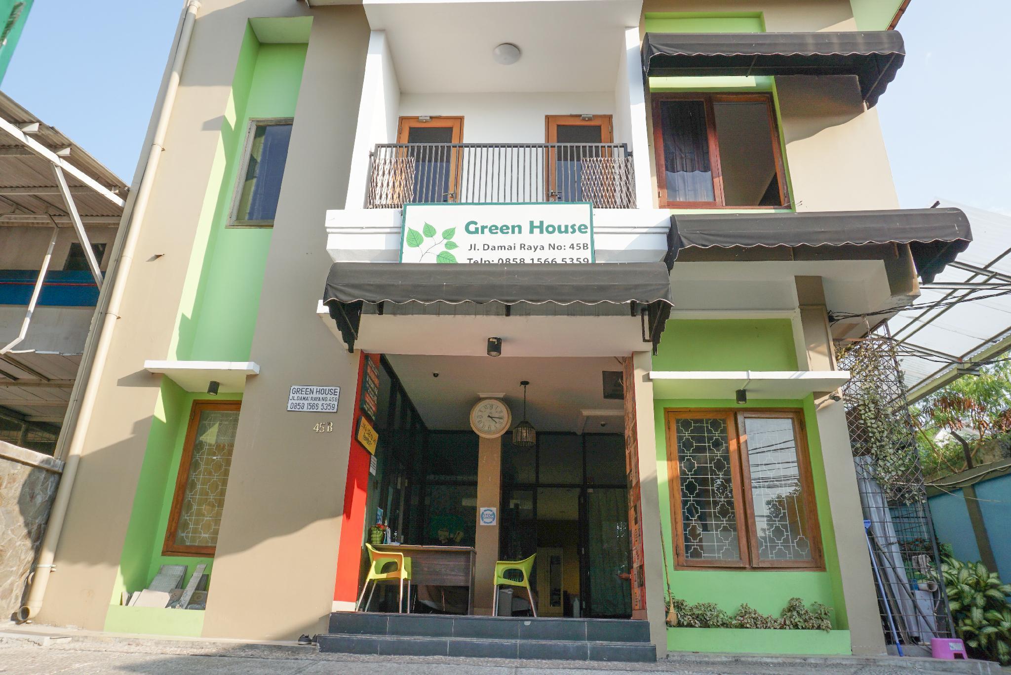 Отель Reddoorz Near Kemang Square Джакарта Экстерьер фото